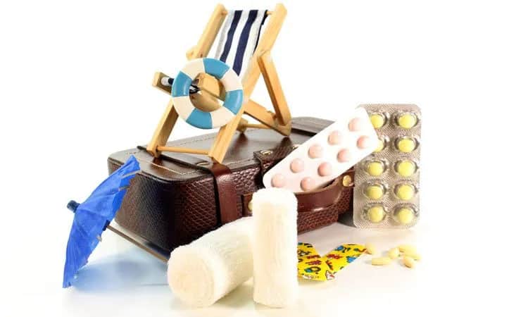 Jaką apteczkę zabrać za granicę, by uniknąć problemów zdrowotnych?