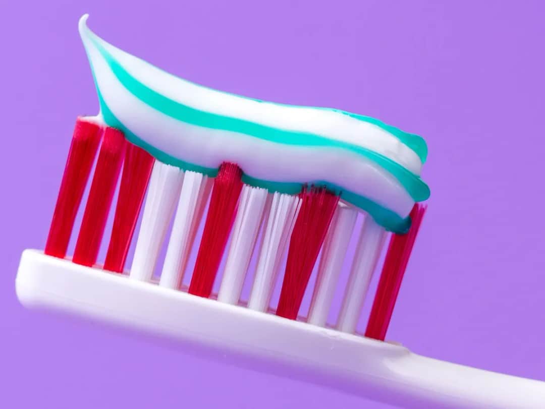 Czy pasta do zębów może uczulać? Objawy i jak ich unikać