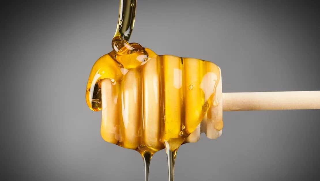 Alergia na miód objawy – jak je rozpoznać i co zrobić, by pomóc