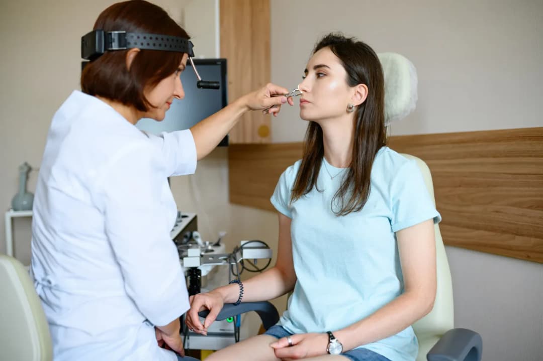 Jaki lekarz od nosa? Dowiedz się, kiedy odwiedzić laryngologa