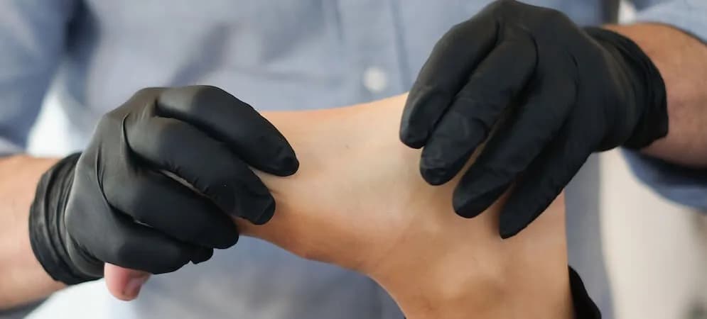 Czy rehabilitant to lekarz? Poznaj kluczowe różnice i fakty